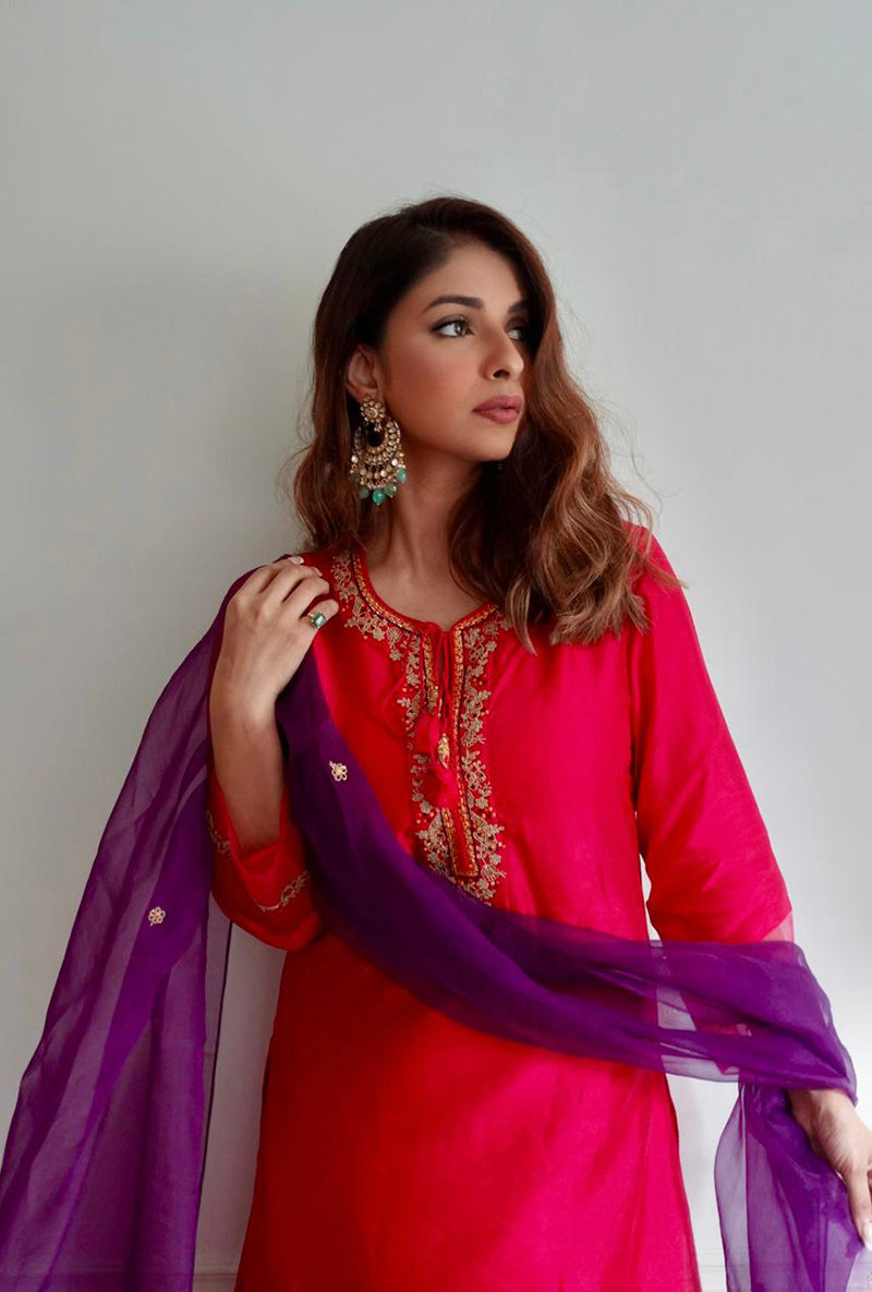 Avantika Hundal In Rani Pink Leaf Jaal Farshi Ulfat Kurta Set