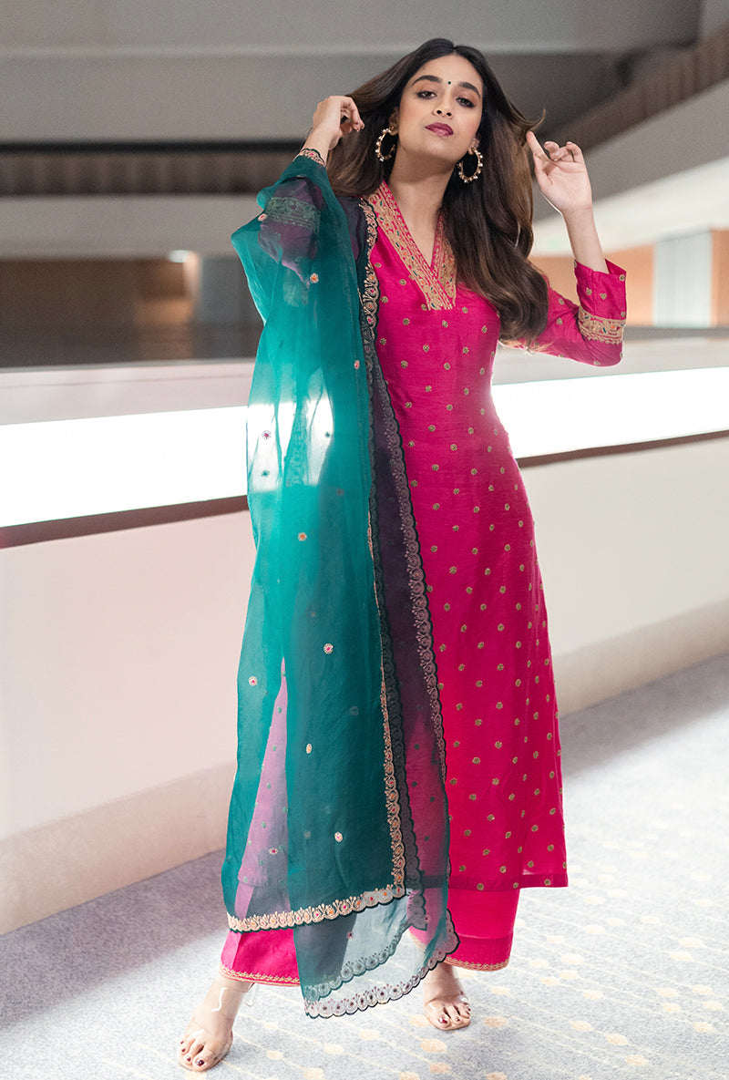 Keerthy Suresh In Pink Resham V Neck Kurta Set