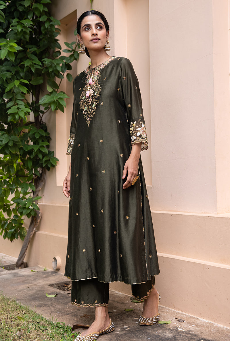 Olive Green Light Yoke Applique Baano Kurta Set
