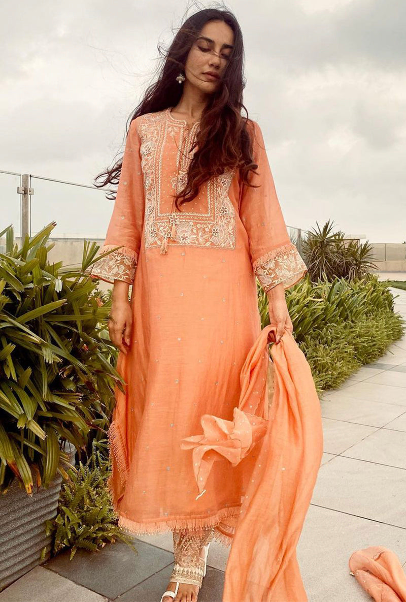 Surbhi Jyoti In Peach Thread Jaal Square Neck Aafreen Kurta Set