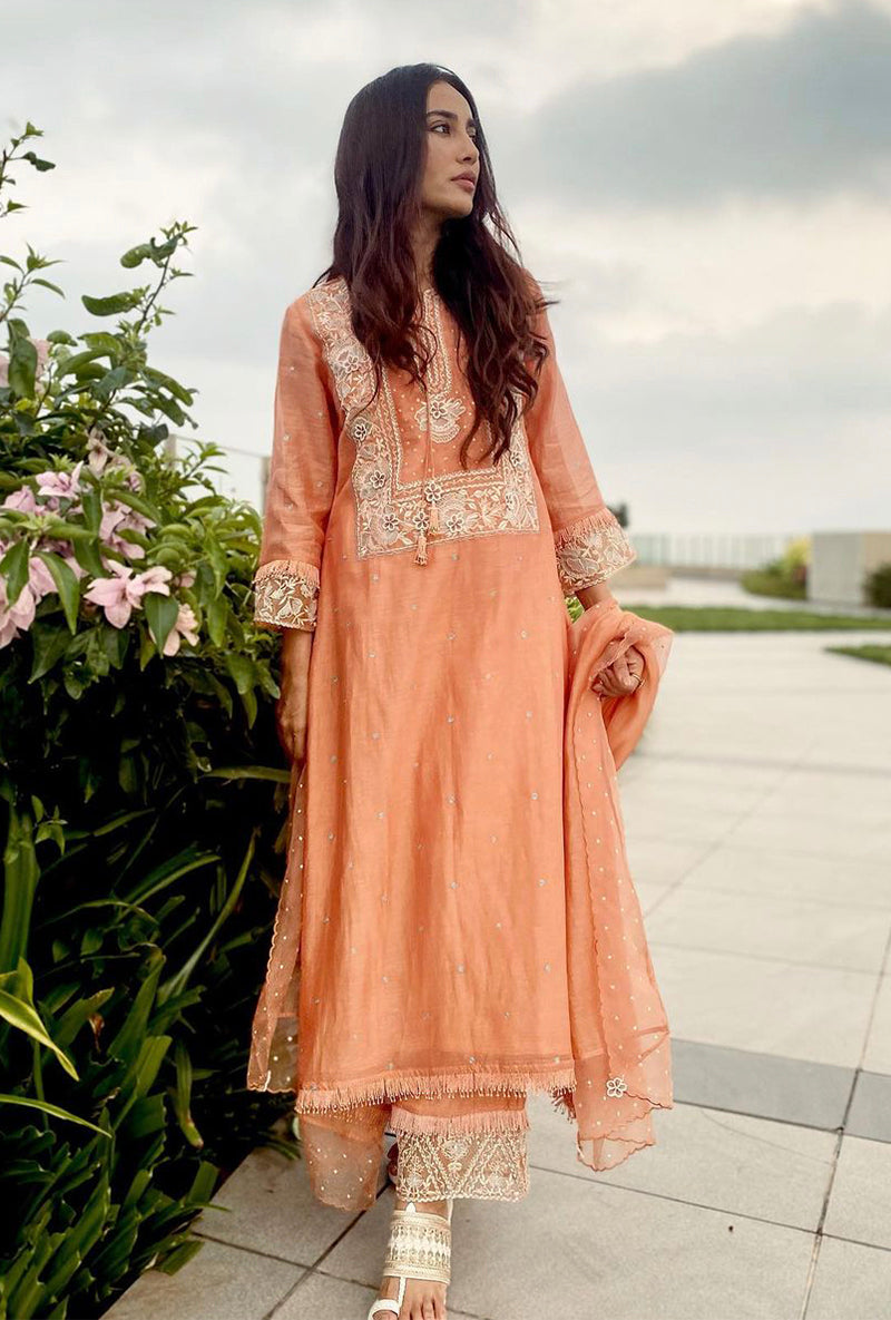 Surbhi Jyoti In Peach Thread Jaal Square Neck Aafreen Kurta Set