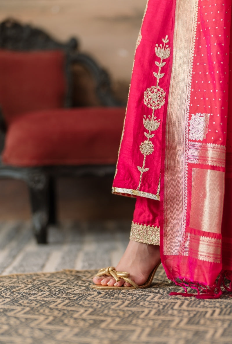 Pink Zari Butti Embroidery Gulbano Kurta Set