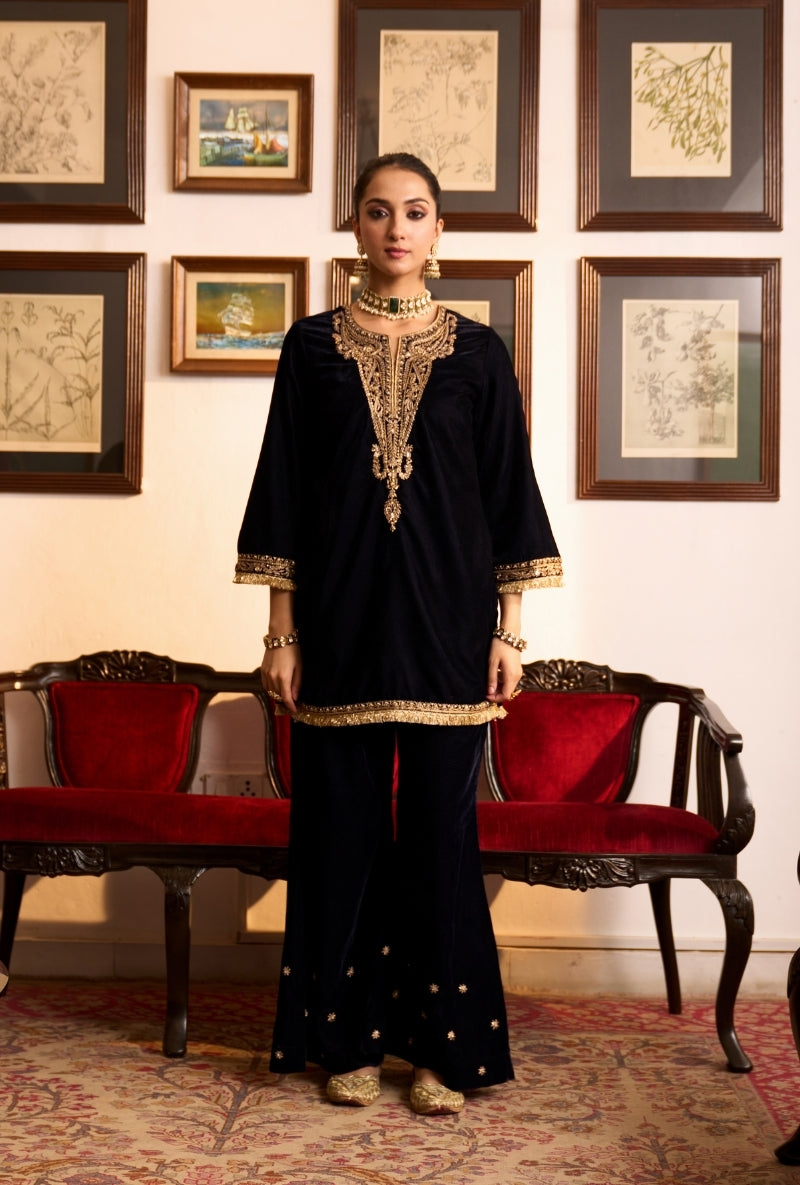 Navy Blue Zari Embroidered Paisely Neck Dilbar Short Kurta Set