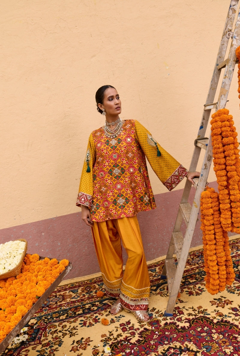 Yellow Short Patola Oorja Farshi Set