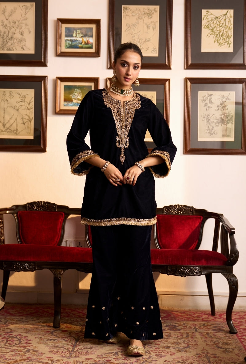 Navy Blue Zari Embroidered Paisely Neck Dilbar Short Kurta Set
