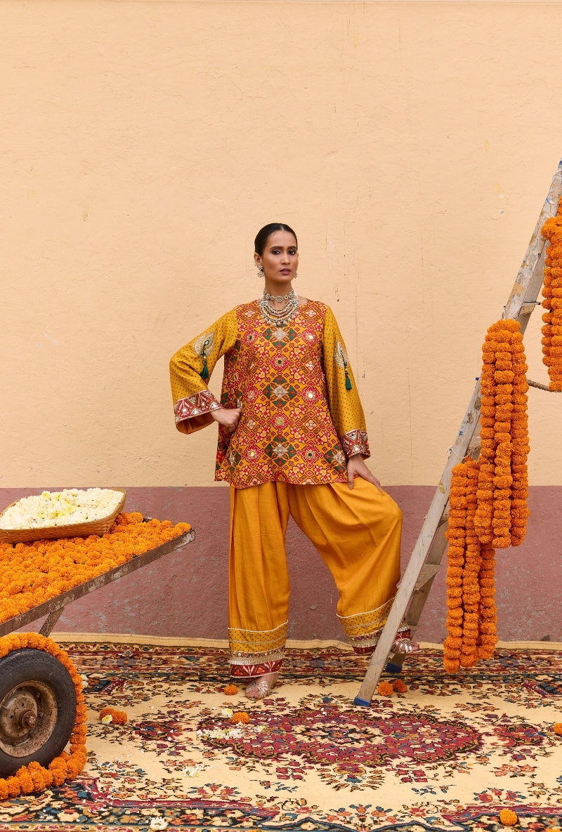 Yellow Short Patola Oorja Farshi Set