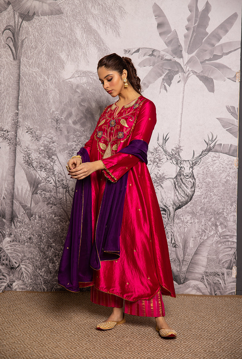 Shilpa Shetty In Rani Pink Cheent Embroidered Long Yoke Style Shaheen Kurta Set