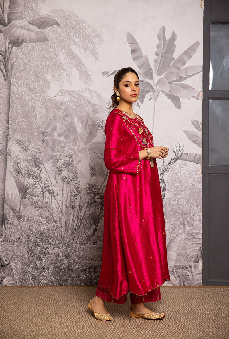 Shilpa Shetty In Rani Pink Cheent Embroidered Long Yoke Style Shaheen Kurta Set
