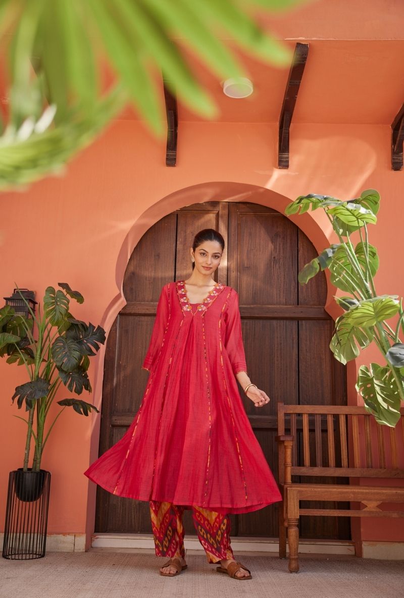 Red Scalloped Threadwork Neck Maeri Kurta Set