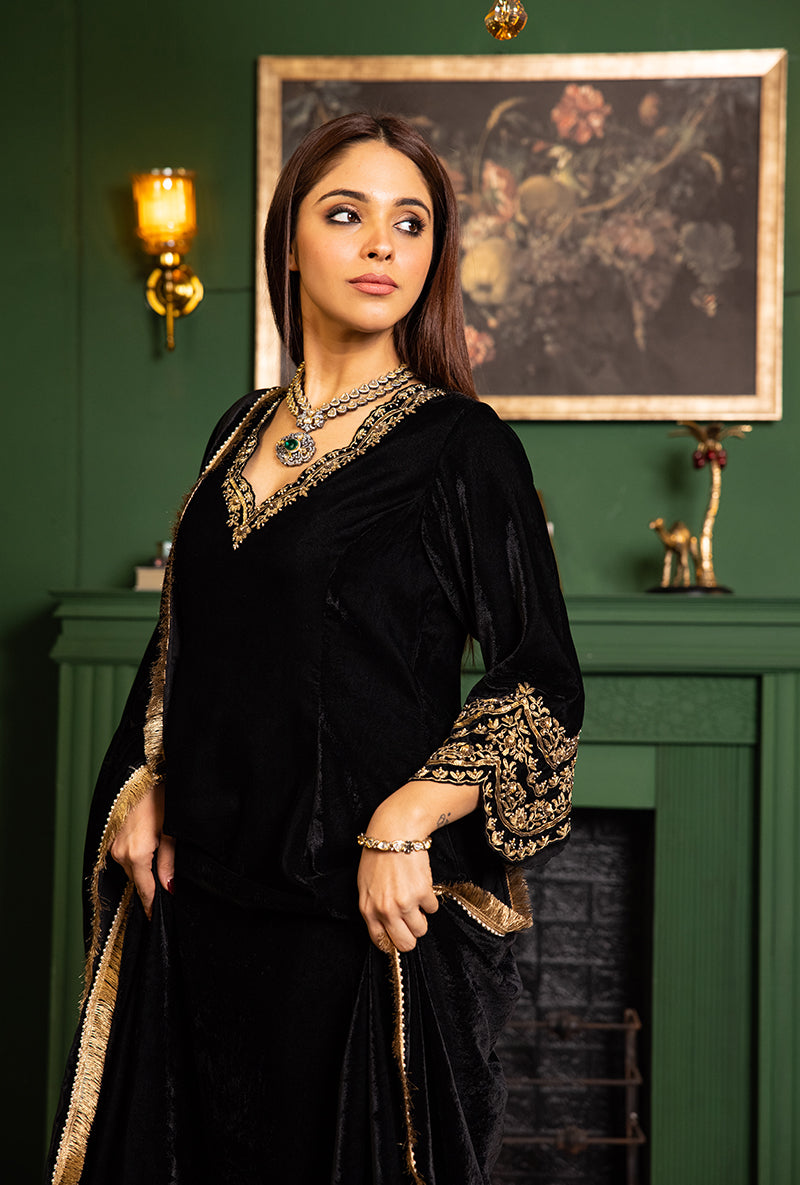 Black Velvet Scallop V- Neck And Sleeve Dastaan Anarkali Set