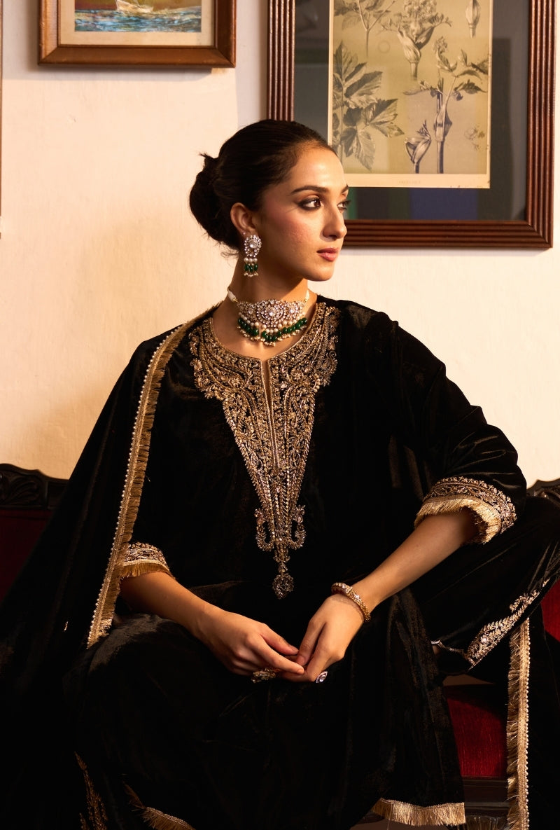 Black Zari Embroidered Paisely Neck Dilbar Kurta Set