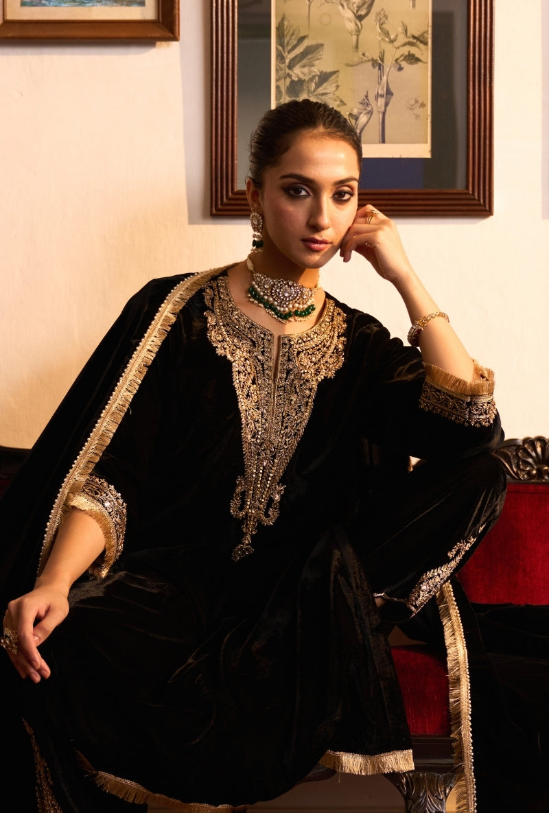 Black Zari Embroidered Paisely Neck Dilbar Kurta Set