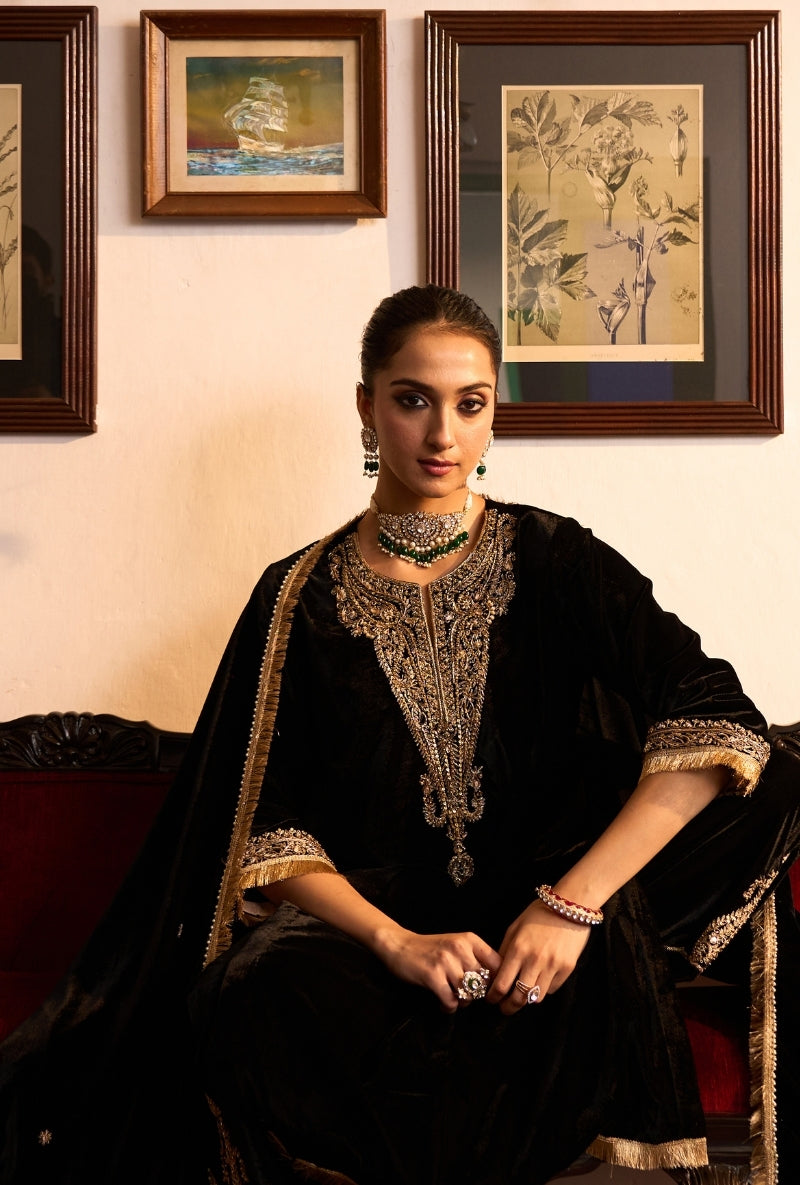 Black Zari Embroidered Paisely Neck Dilbar Kurta Set
