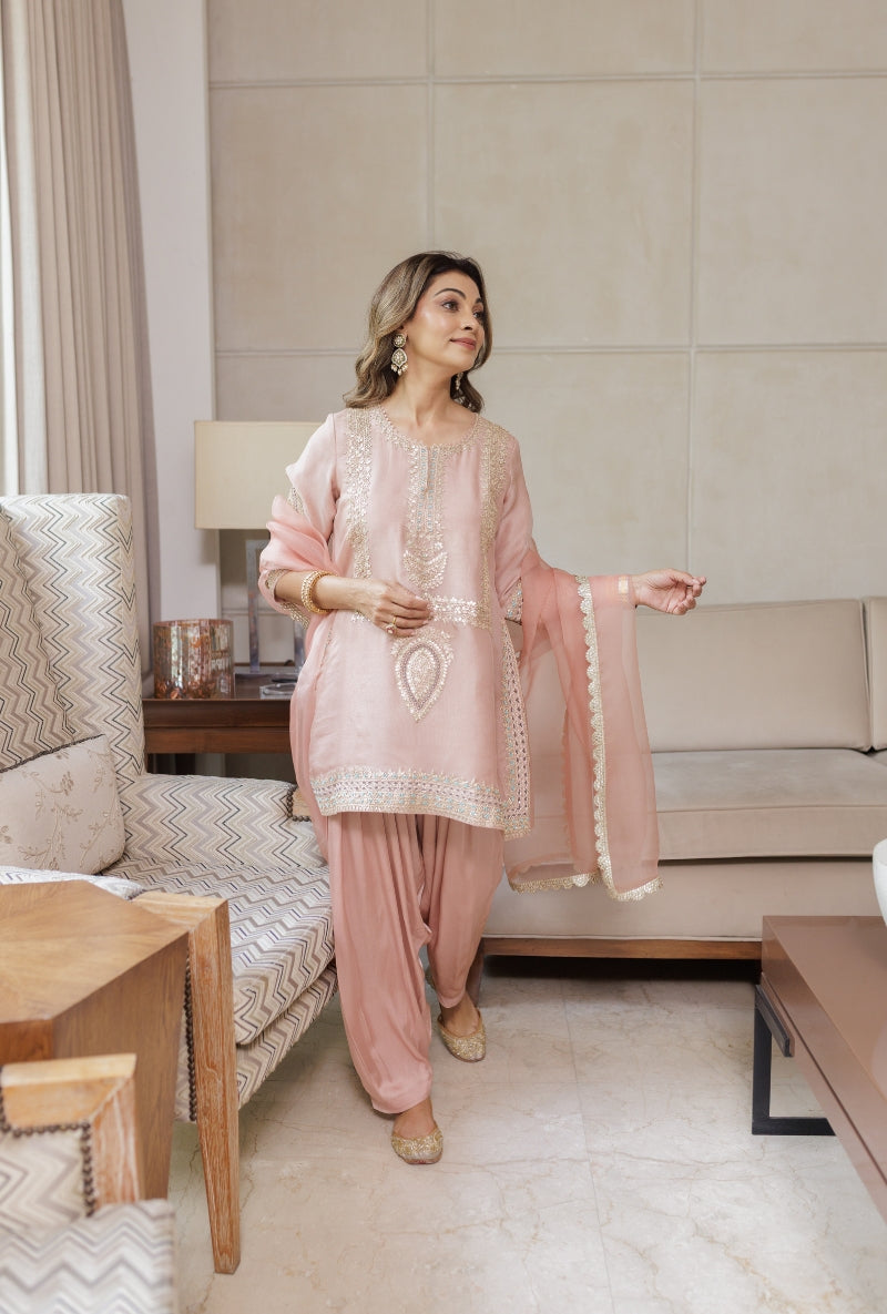 Meghna Nayyar in Light Pink Gota Rectangle Yoke Salwar Set