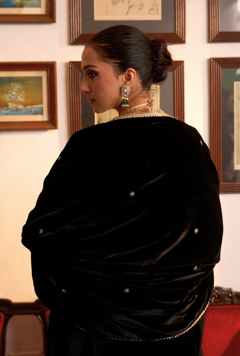 Black Zari Embroidered Paisely Neck Dilbar Kurta Set