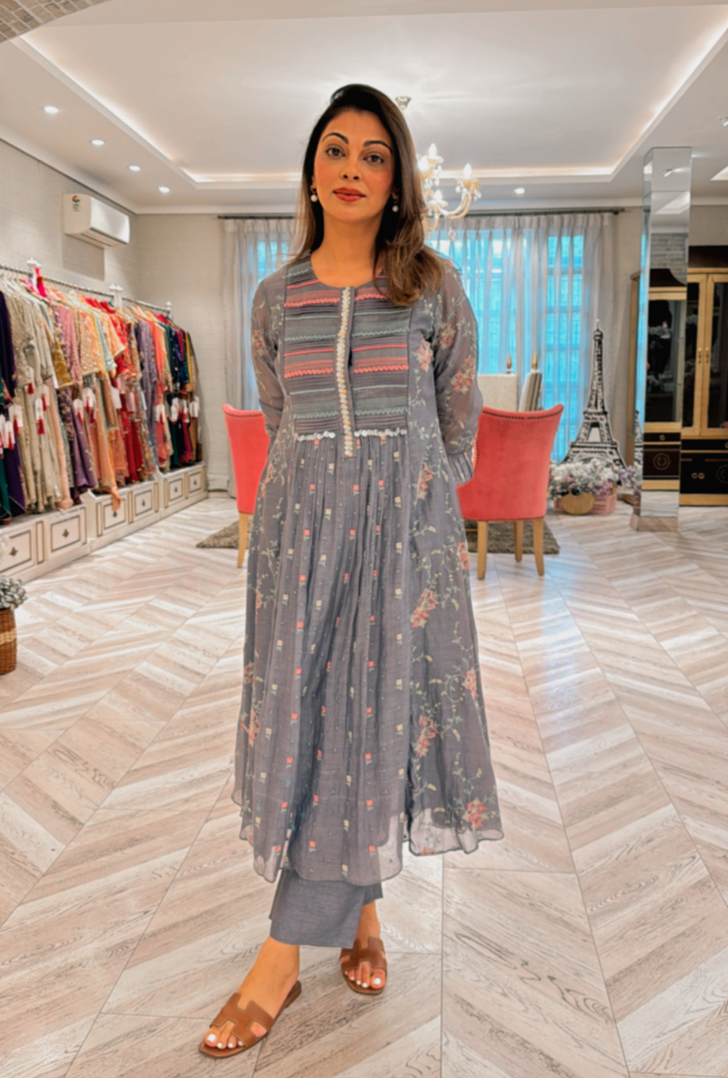 Model wearing Meghna Nayyar English Blue Threadwork Noor Kurta Set with floral details and comfortable bottoms.