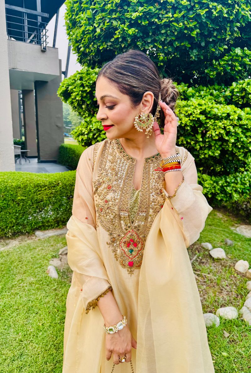 Meghna Nayyar in Ivory Pakhi Yoke Pheran Long Mehfil Kurta Set