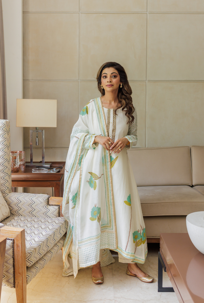 Meghna Nayyar in Ivory Big Floral Morifs Zehen Kurta Set