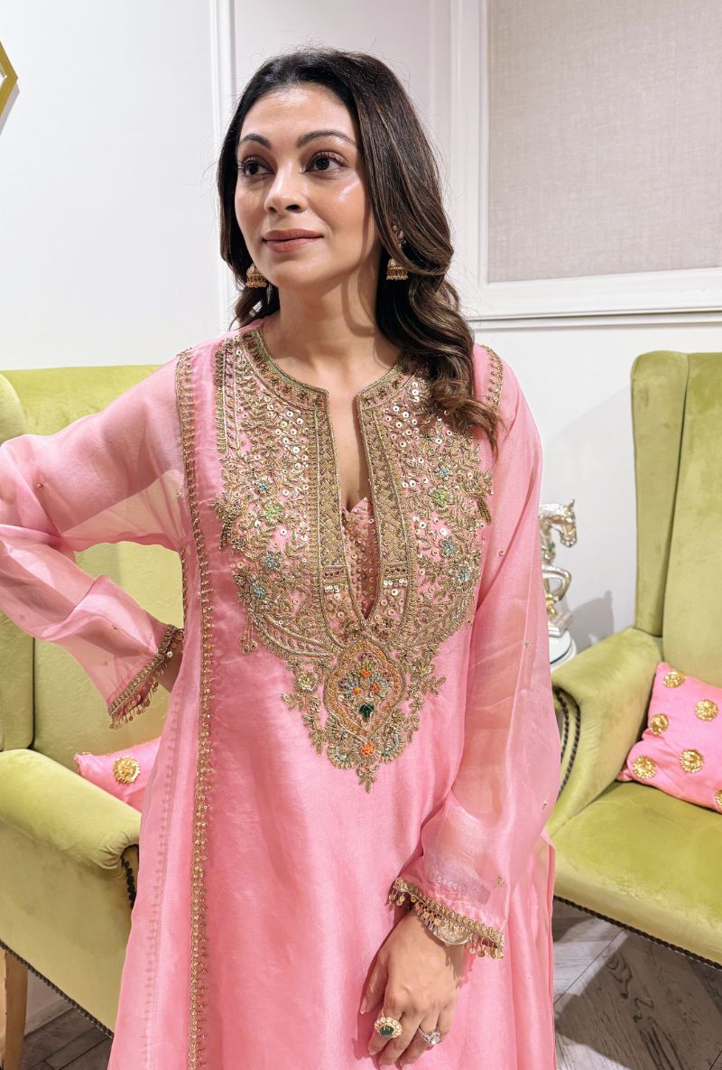 Meghna Nayyar in Light Pink Pakhi Yoke Pheran Long Kurta Set