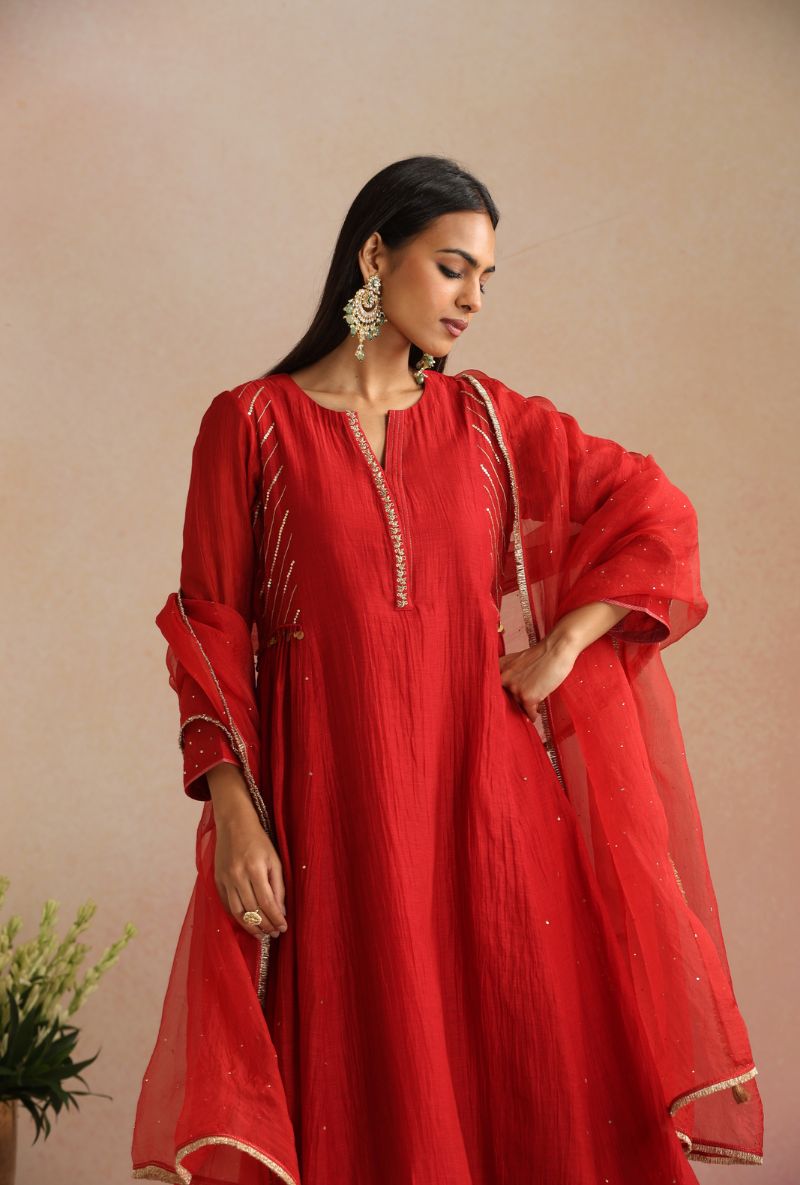 Red Side Kali Sitara Itrh Kurta Set