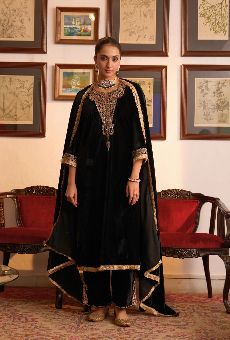 Black Zari Embroidered Paisely Neck Dilbar Kurta Set