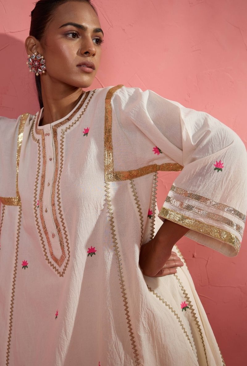 Off White Ditsy Lotus Print Flare Bulbul Farshi Set