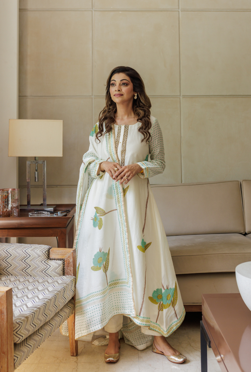 Meghna Nayyar in Ivory Big Floral Morifs Zehen Kurta Set