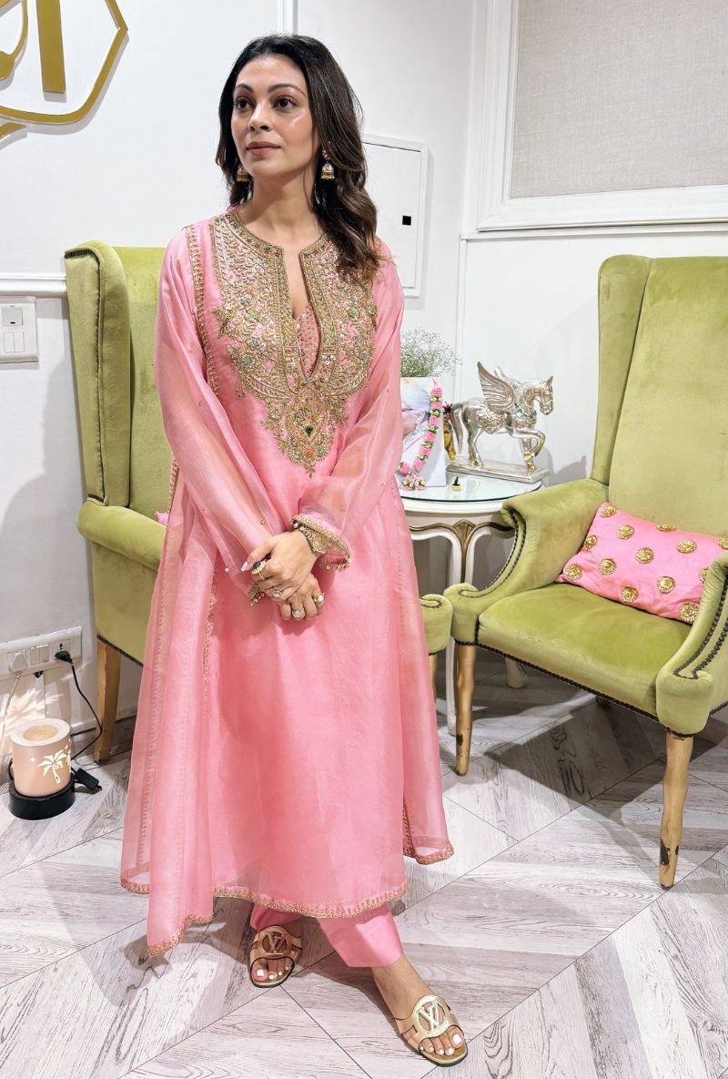 Meghna Nayyar in Light Pink Pakhi Yoke Pheran Long Kurta Set