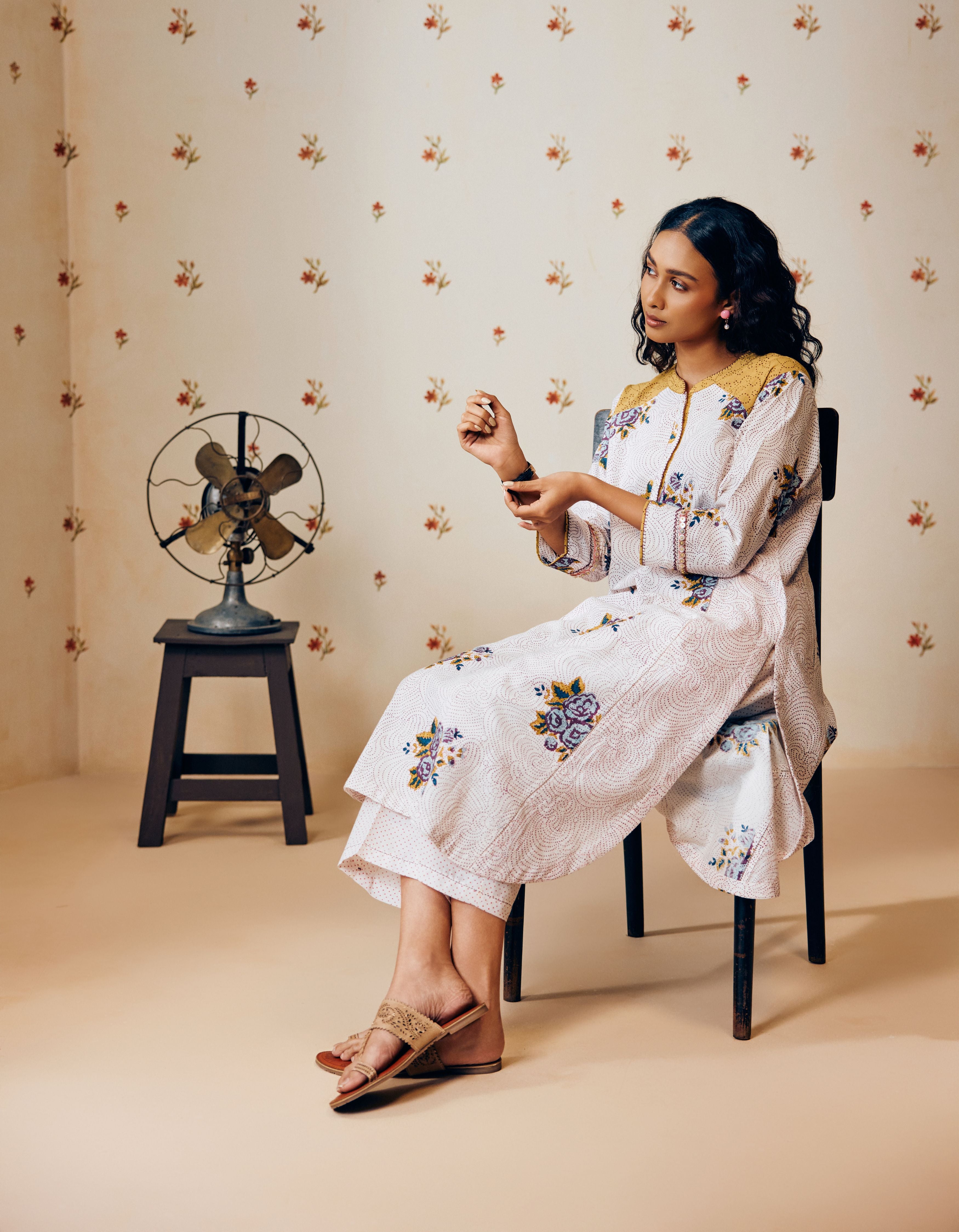 Off-White Handlblock Rose  Motif Mia Kurta Set