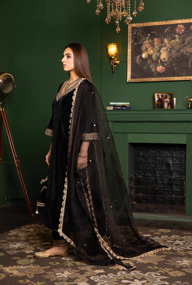 Black V-Neck And Pocket Dastaan Salwar Set