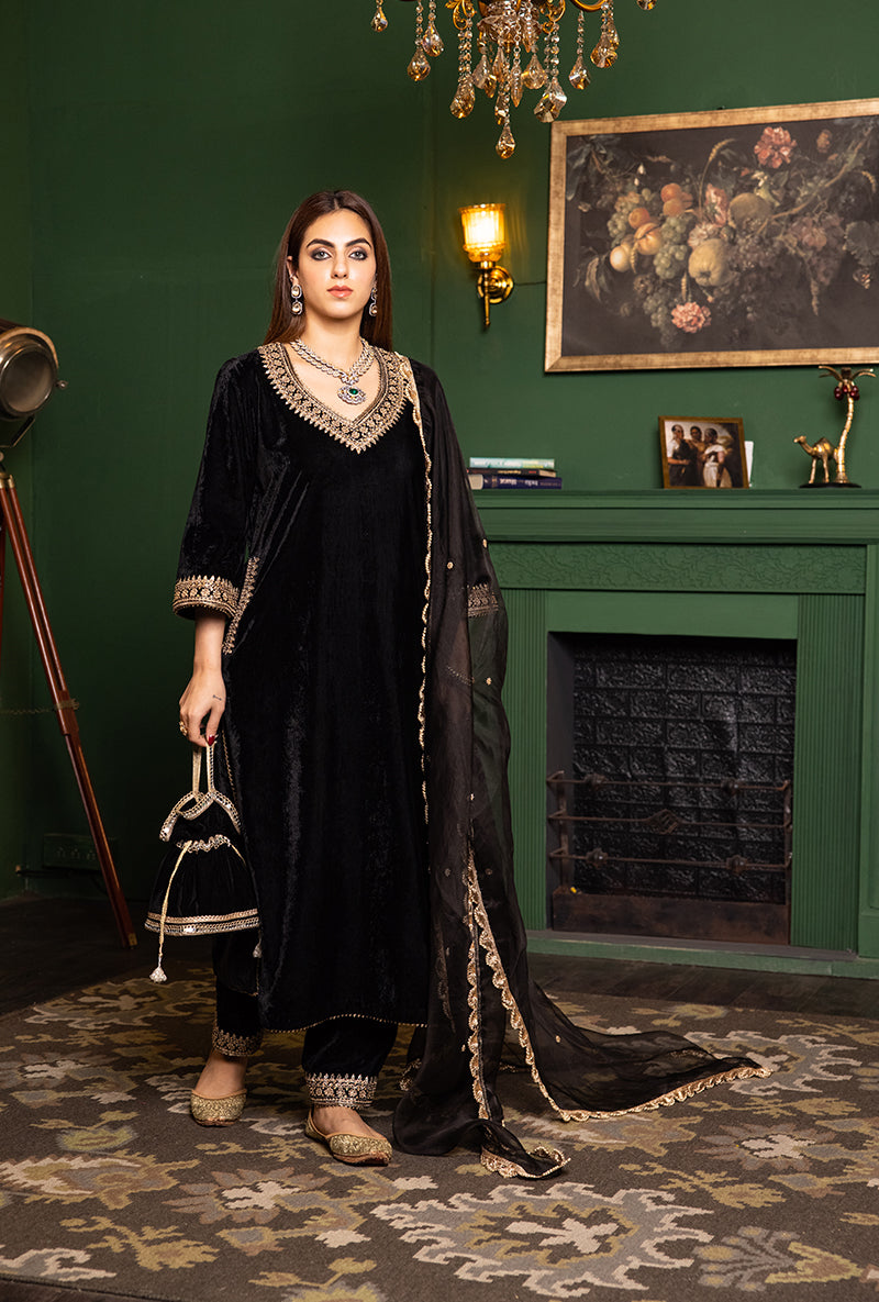 Black V-Neck And Pocket Dastaan Salwar Set