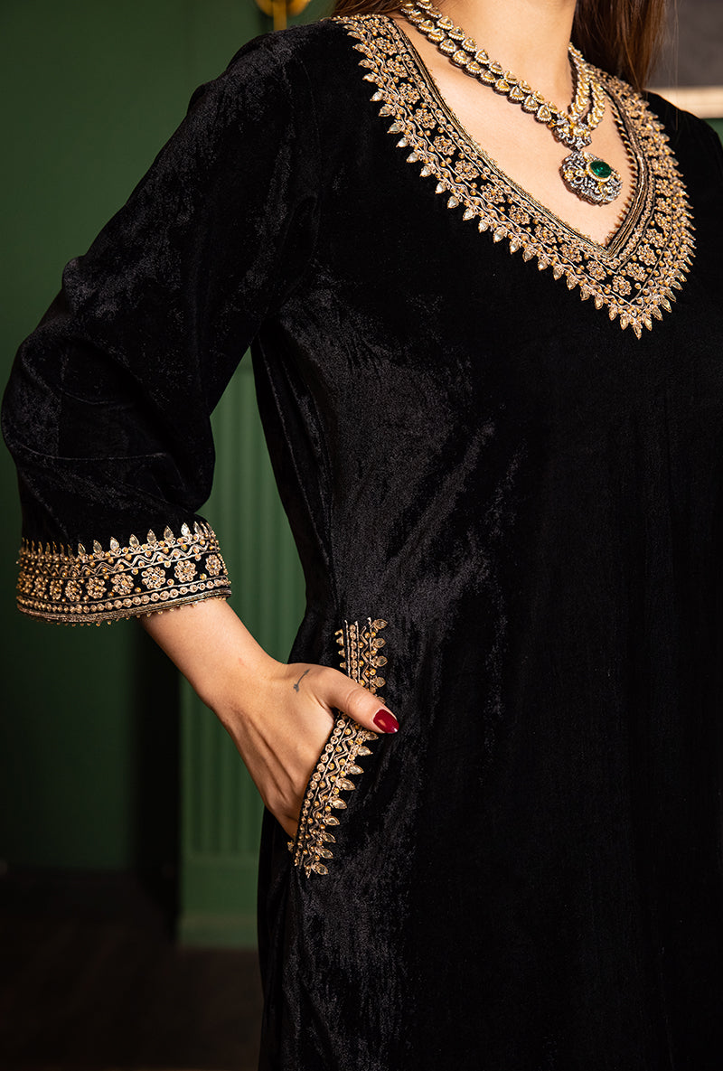 Black V-Neck And Pocket Dastaan Salwar Set