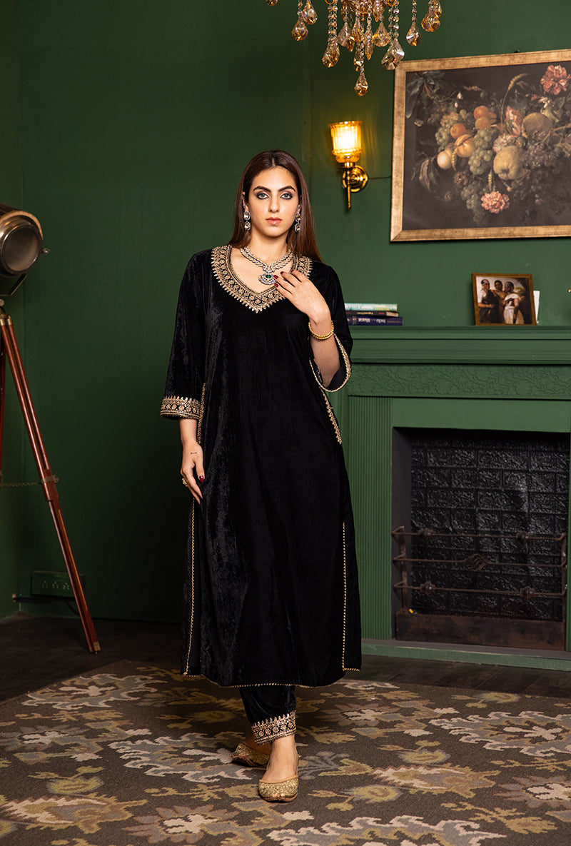 Black V-Neck And Pocket Dastaan Salwar Set