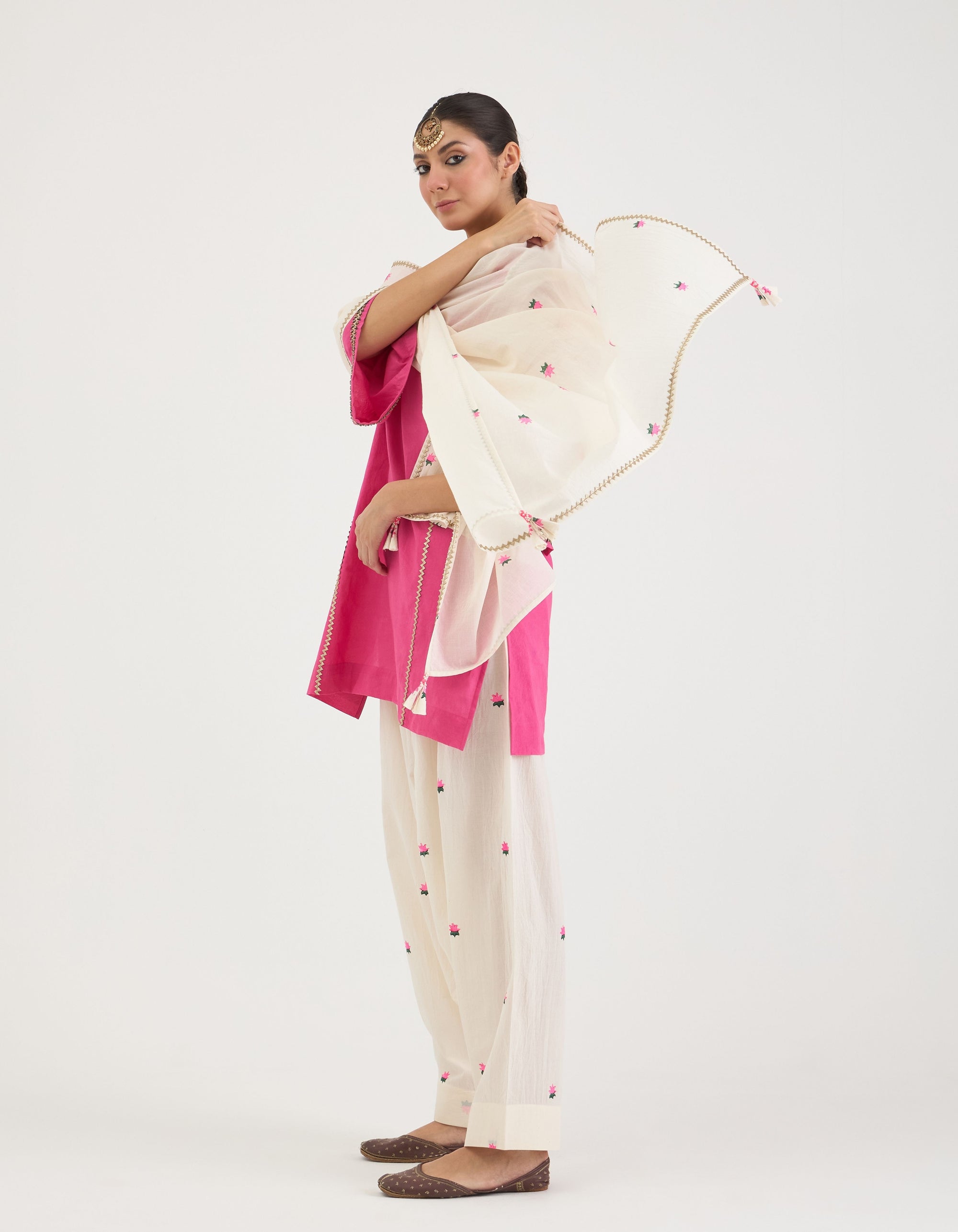 Rose Pink V-Neck Short Sukhi Kurta Set