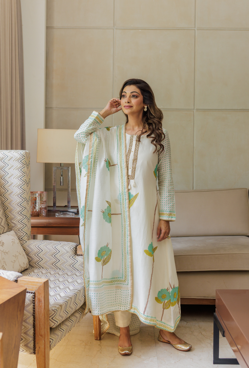 Meghna Nayyar in Ivory Big Floral Morifs Zehen Kurta Set