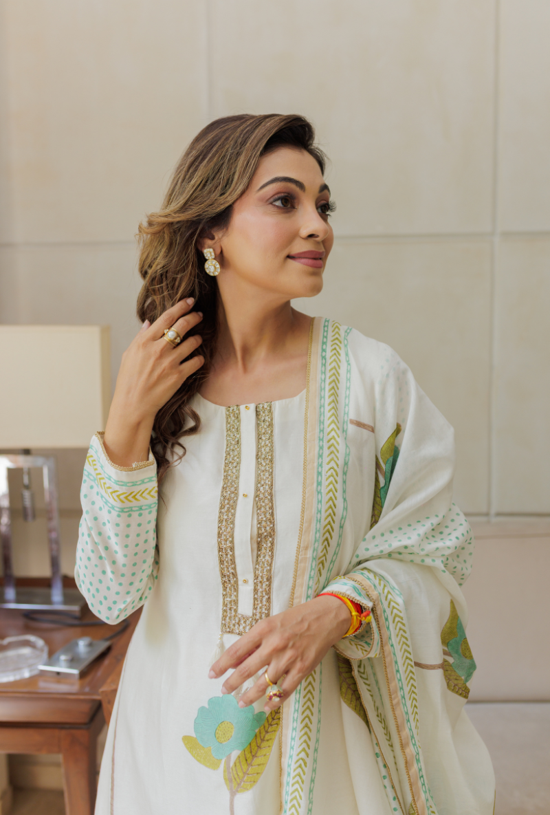 Meghna Nayyar in Ivory Big Floral Morifs Zehen Kurta Set