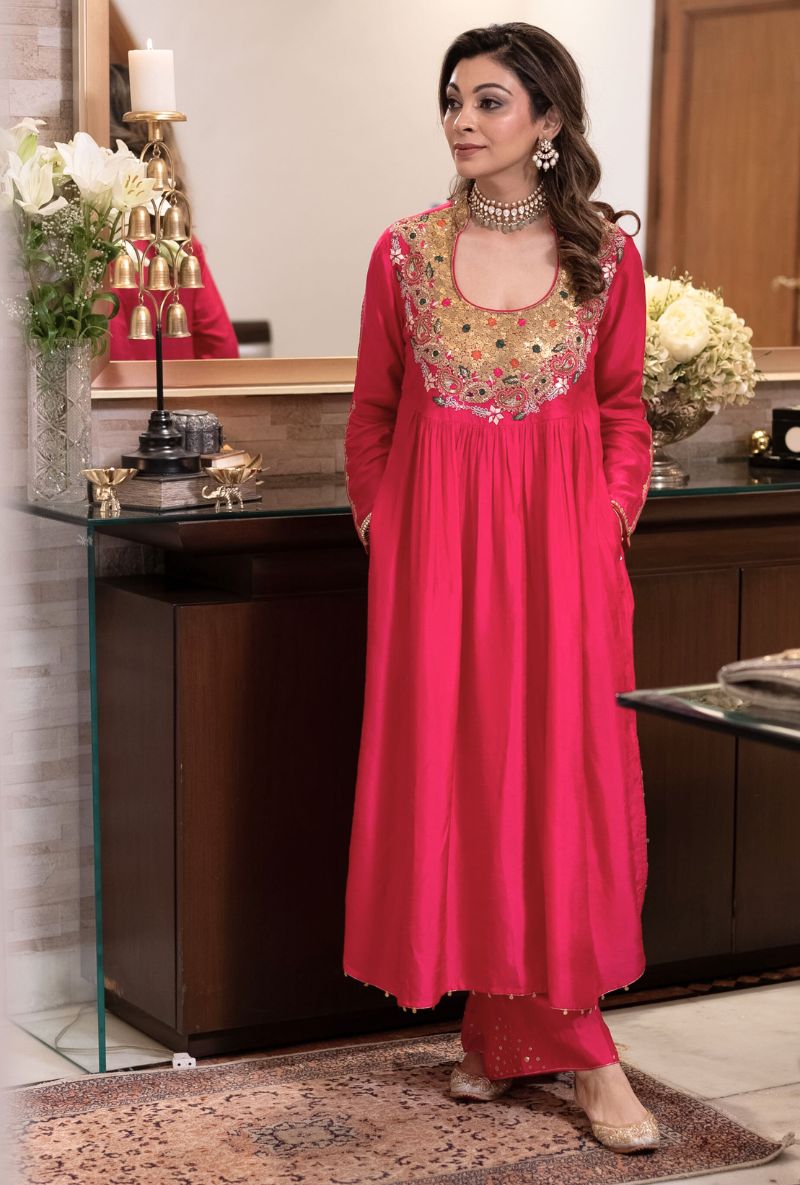 Meghna Nayyar in Pink Paisley Matka Adhira Kurta Set