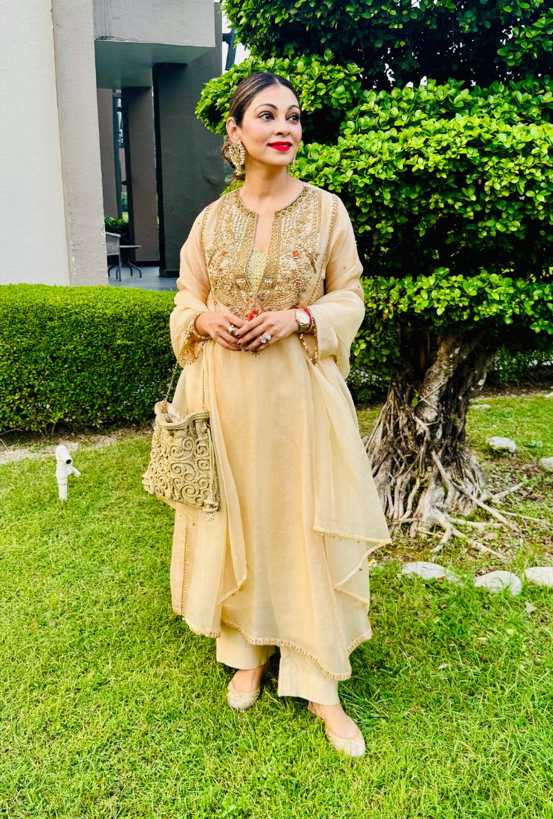 Meghna Nayyar in Ivory Pakhi Yoke Pheran Long Mehfil Kurta Set