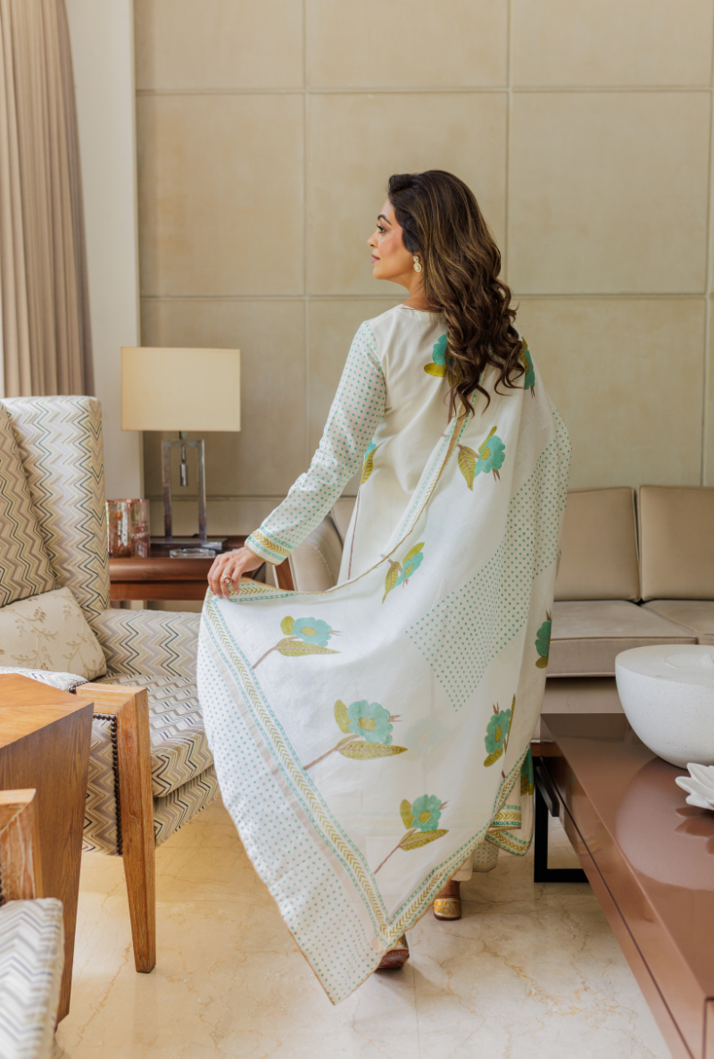 Meghna Nayyar in Ivory Big Floral Morifs Zehen Kurta Set