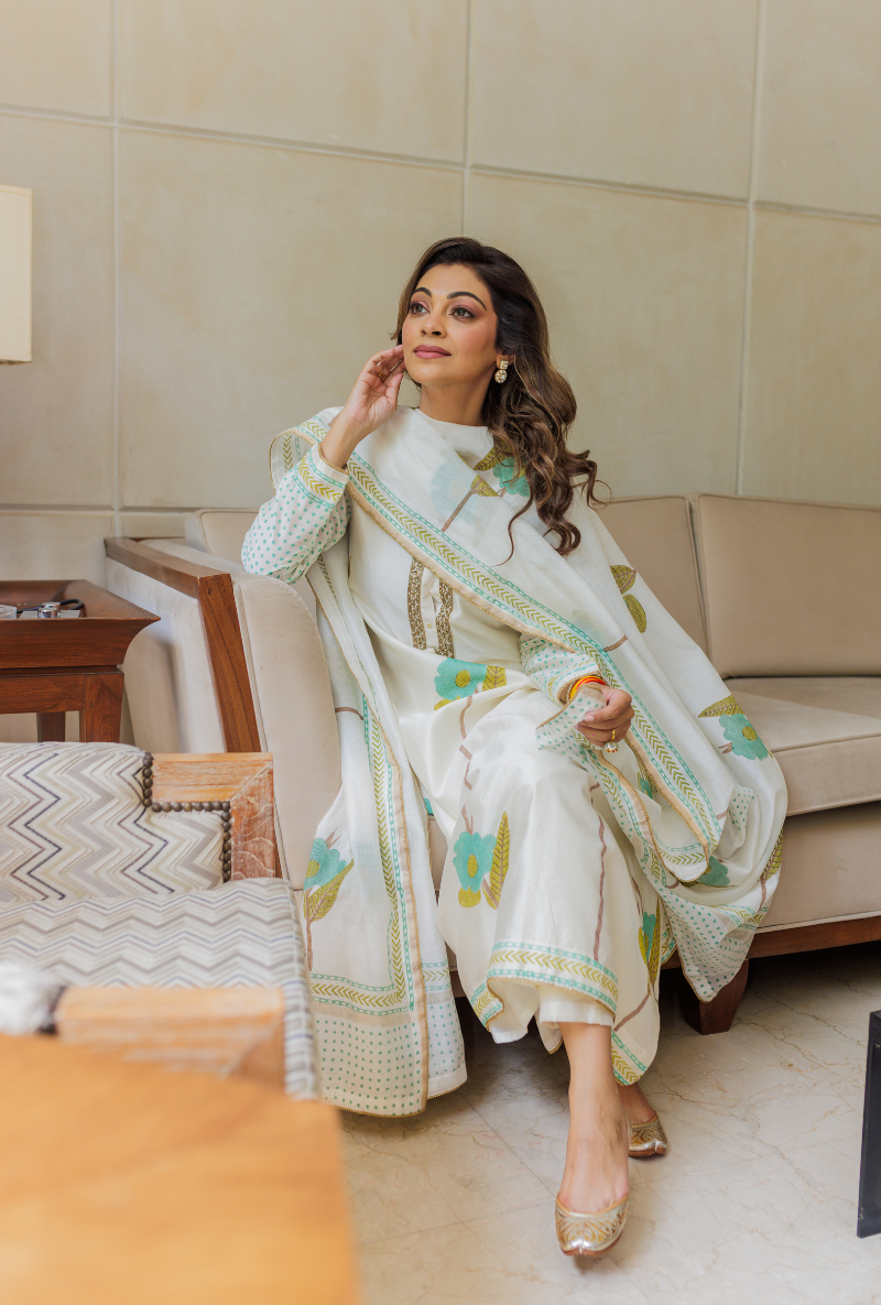 Meghna Nayyar in Ivory Big Floral Morifs Zehen Kurta Set