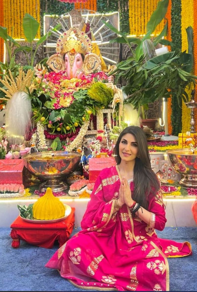 Riddhima Kapoor in Rani Pink Classic Haseena Kurta Set
