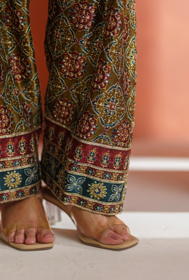 Mehendi Green Ajrak Print Vira Farshi Set