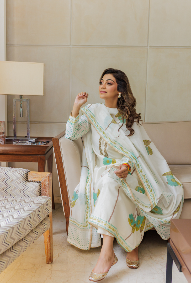 Meghna Nayyar in Ivory Big Floral Morifs Zehen Kurta Set