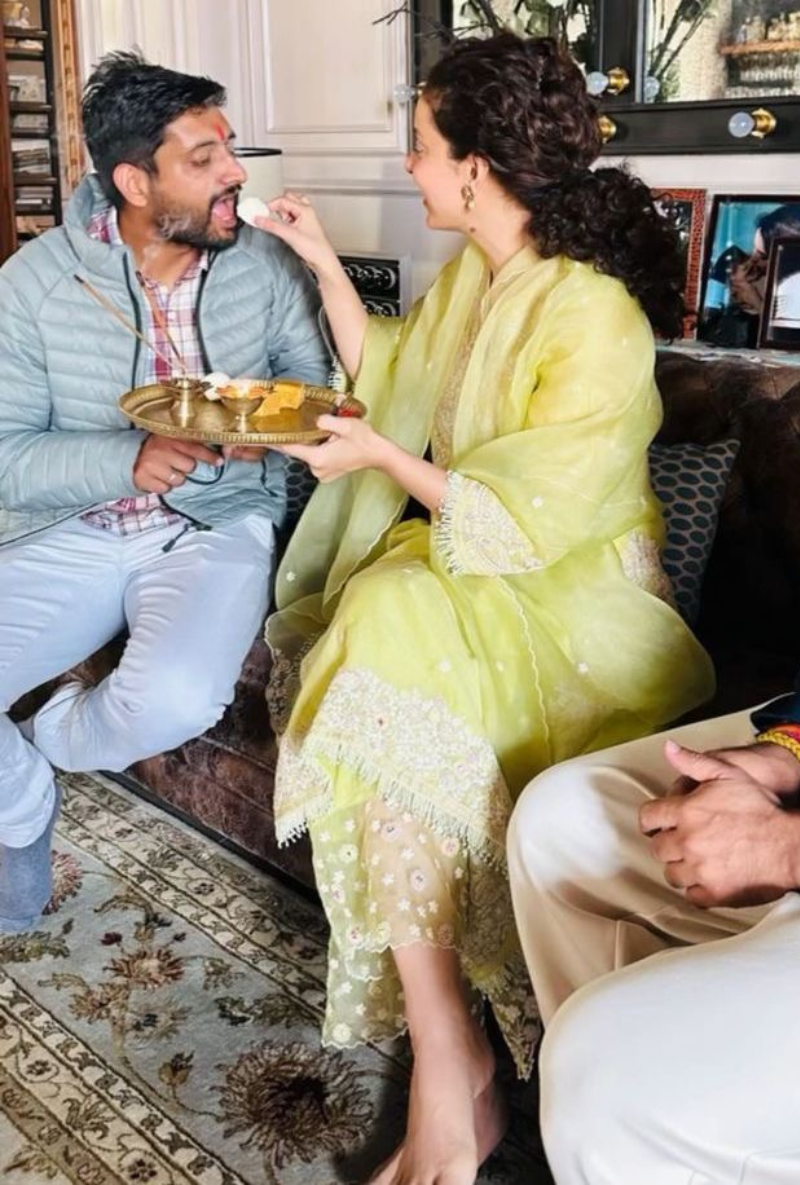 Kangana Ranaut In Mint Green Dori Paisley Long Kurta Set