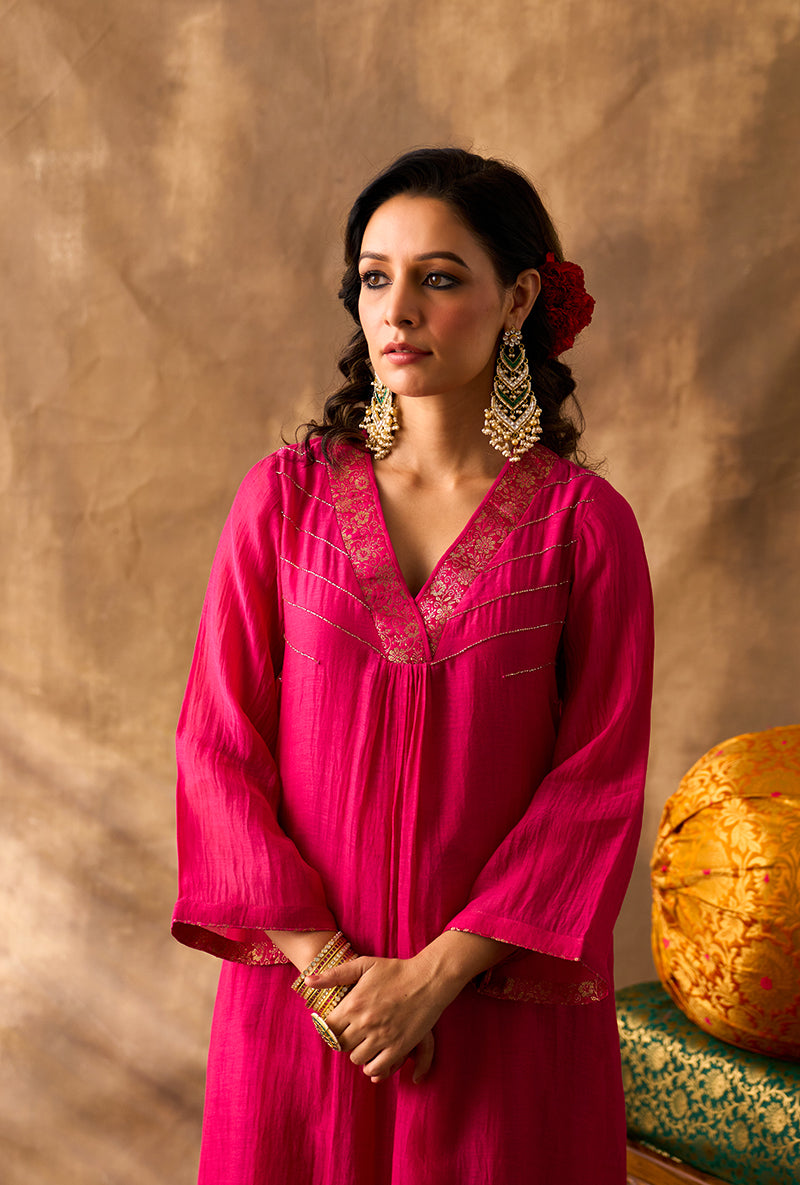 Pink V- Neck Brocade Khwaab Kurta Set