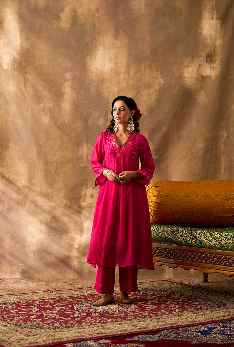 Pink V- Neck Brocade Khwaab Kurta Set