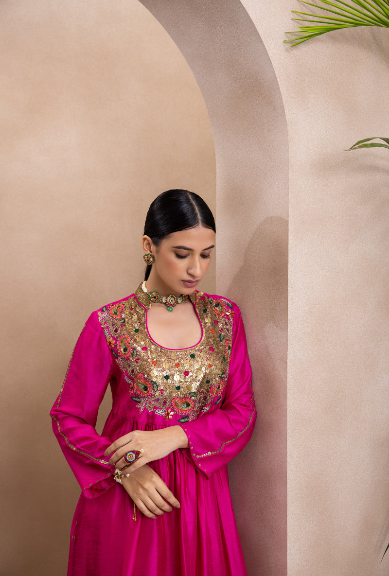 Simrann Maliik In Pink Paisley Matka Adhira Kurta Set