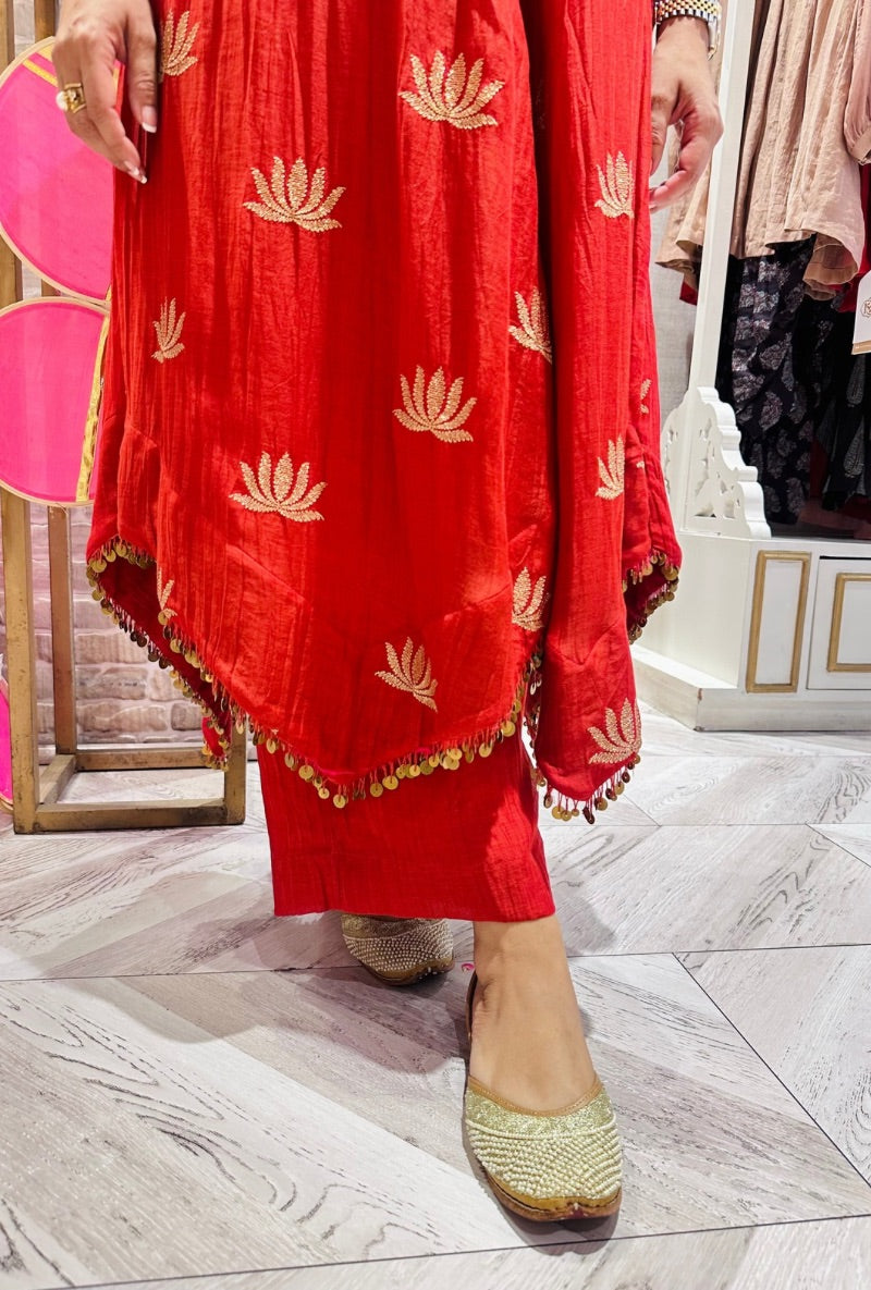 Meghna Nayyar In Burnt Red Asymmetrical Kurta Set