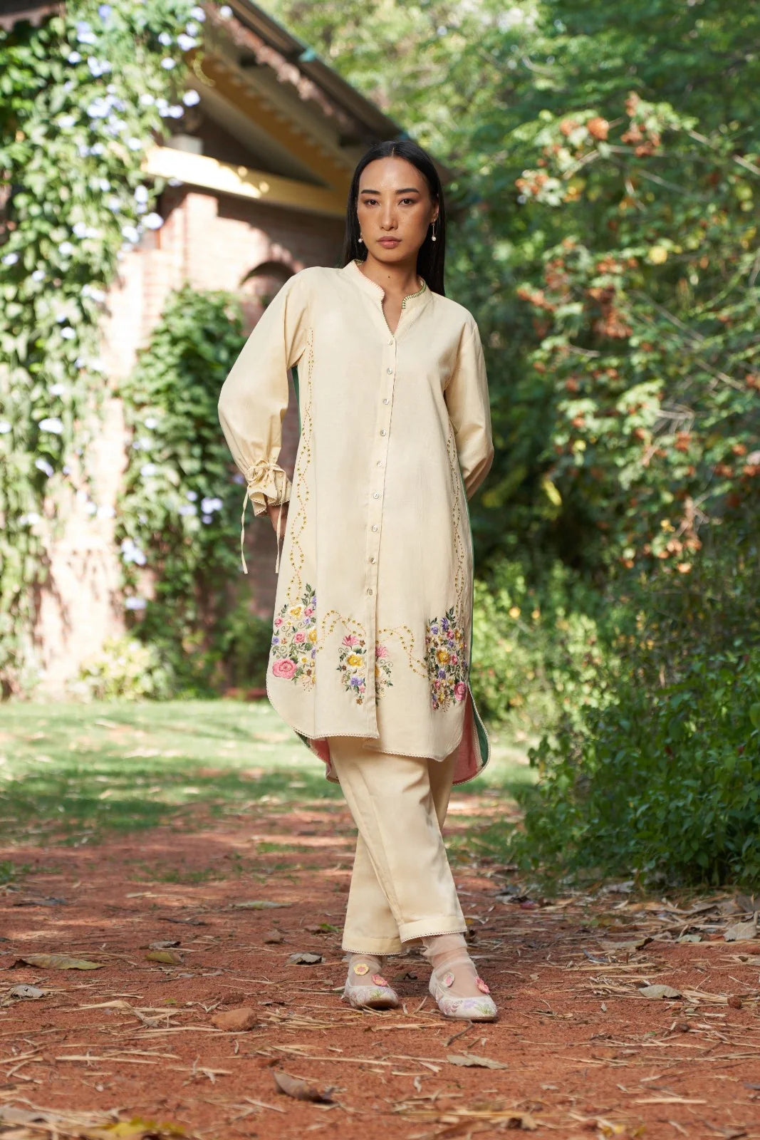 Off White Embridered Dahlia Maple Kurta Set