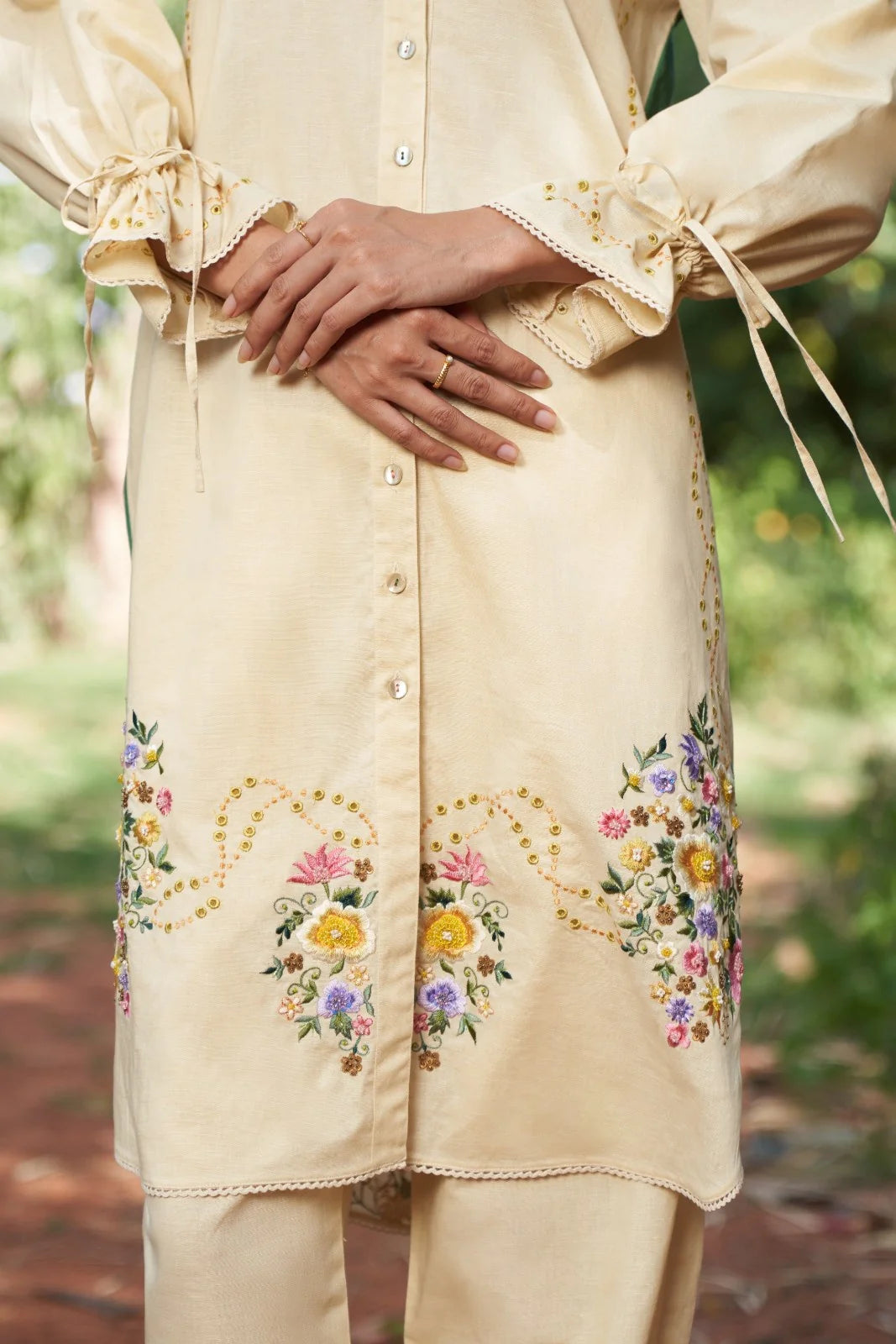 Off White Embridered Dahlia Maple Kurta Set